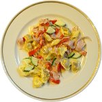 Putenbruststreifen-mit-Gemuese-auf-Tortellini